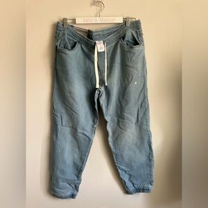 Women’s Relaxed Fit Light Blue Jeans Large